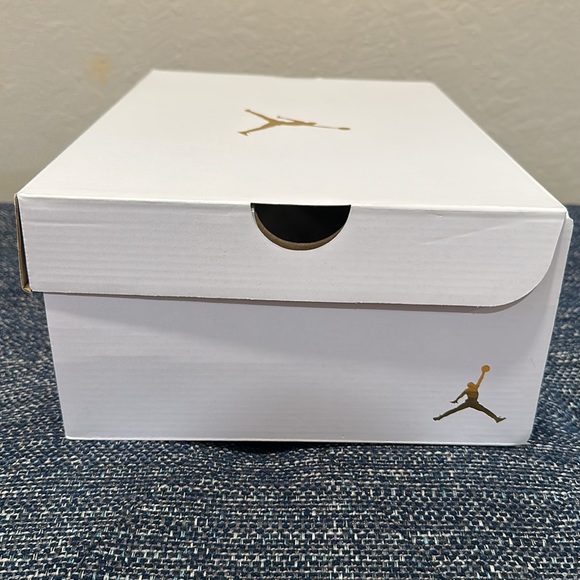 Jordan 4 Retro SE Starfish - Picture 10 of 10